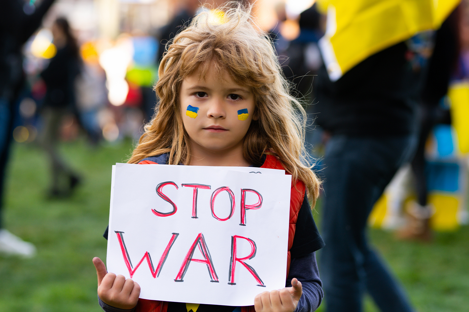 Як розмовляти з дітьми про війну: поради психолога